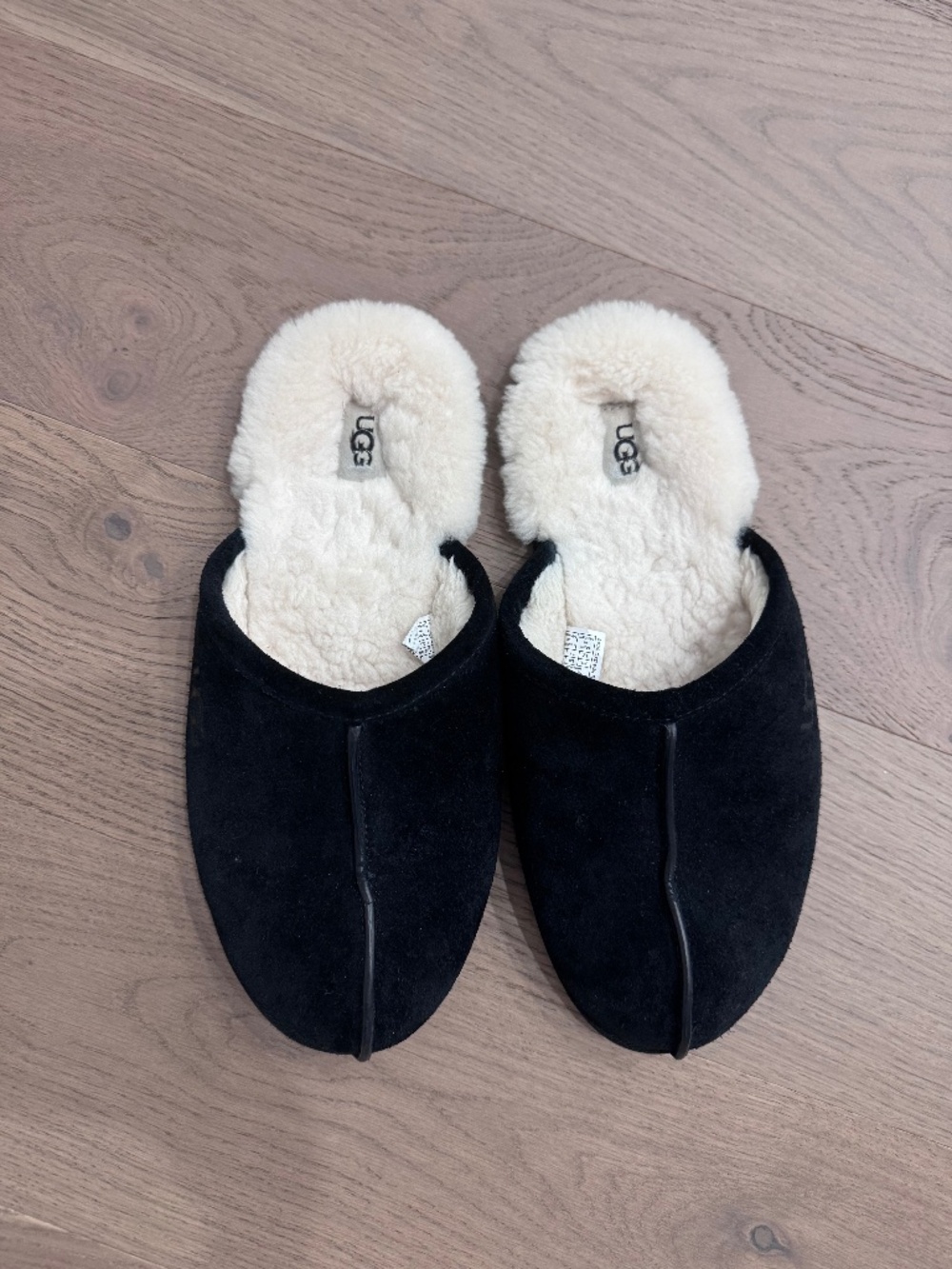 Men Ugg Slippers (black suede)